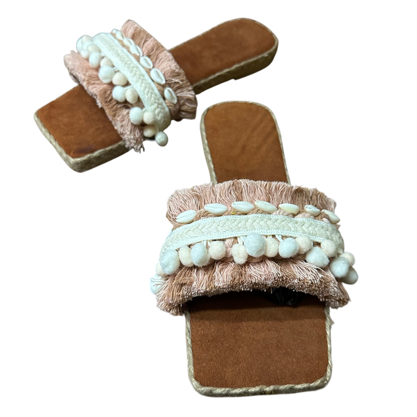 Dasul Slides – Cowhide Leather with Shell & Pom-Pom Accents